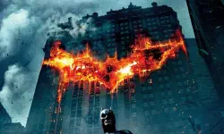Featured image of post 《蝙蝠侠：黑暗骑士》(The Dark Knight)：秩序、混乱与必要的代价